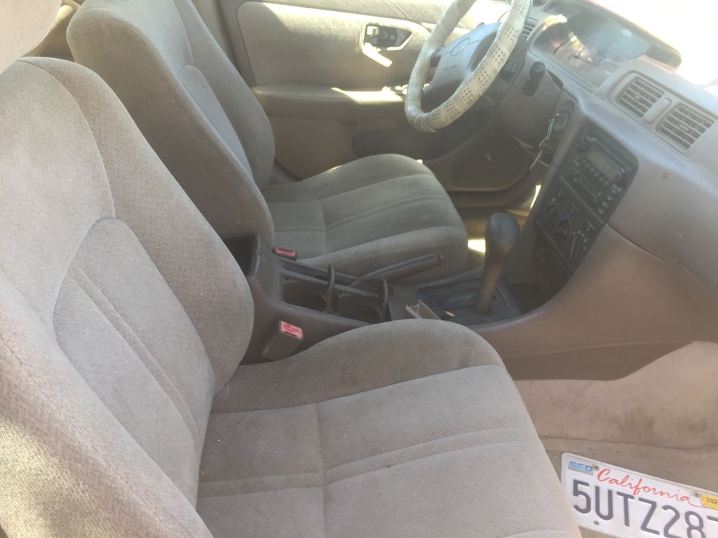 2000 Toyota Camry 8