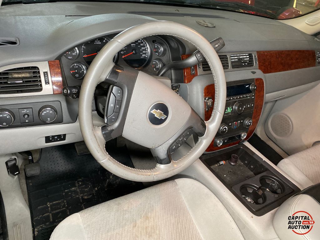 2009 Chevrolet Suburban 11