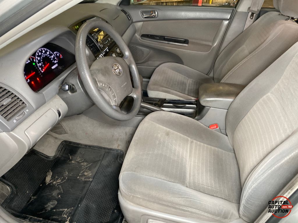 2005 Toyota Camry 8