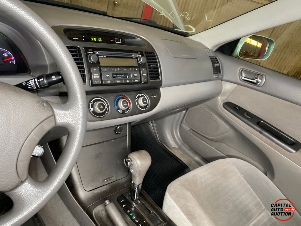 2005 Toyota Camry 11