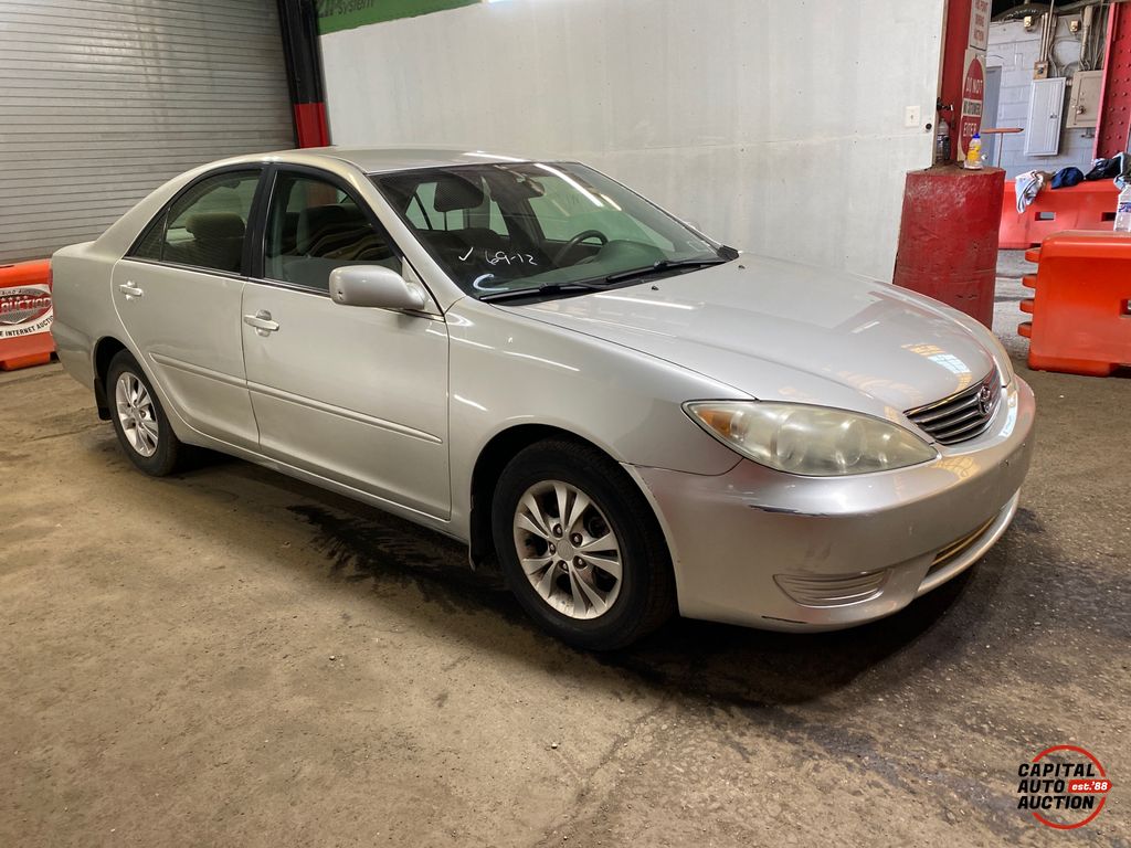 2005 Toyota Camry 0