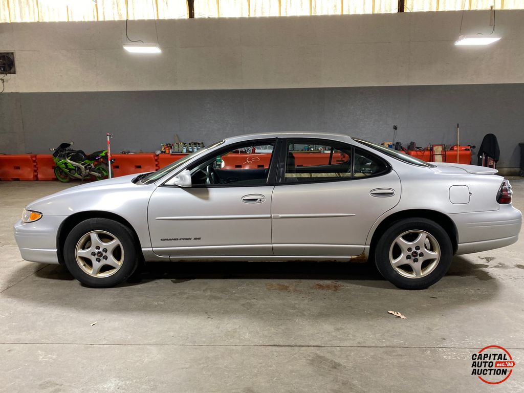 2002 Pontiac GRAND-PRIX 13