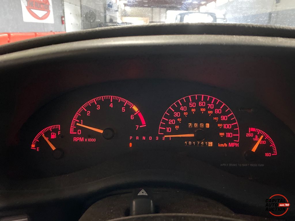 2002 Pontiac GRAND-PRIX 4