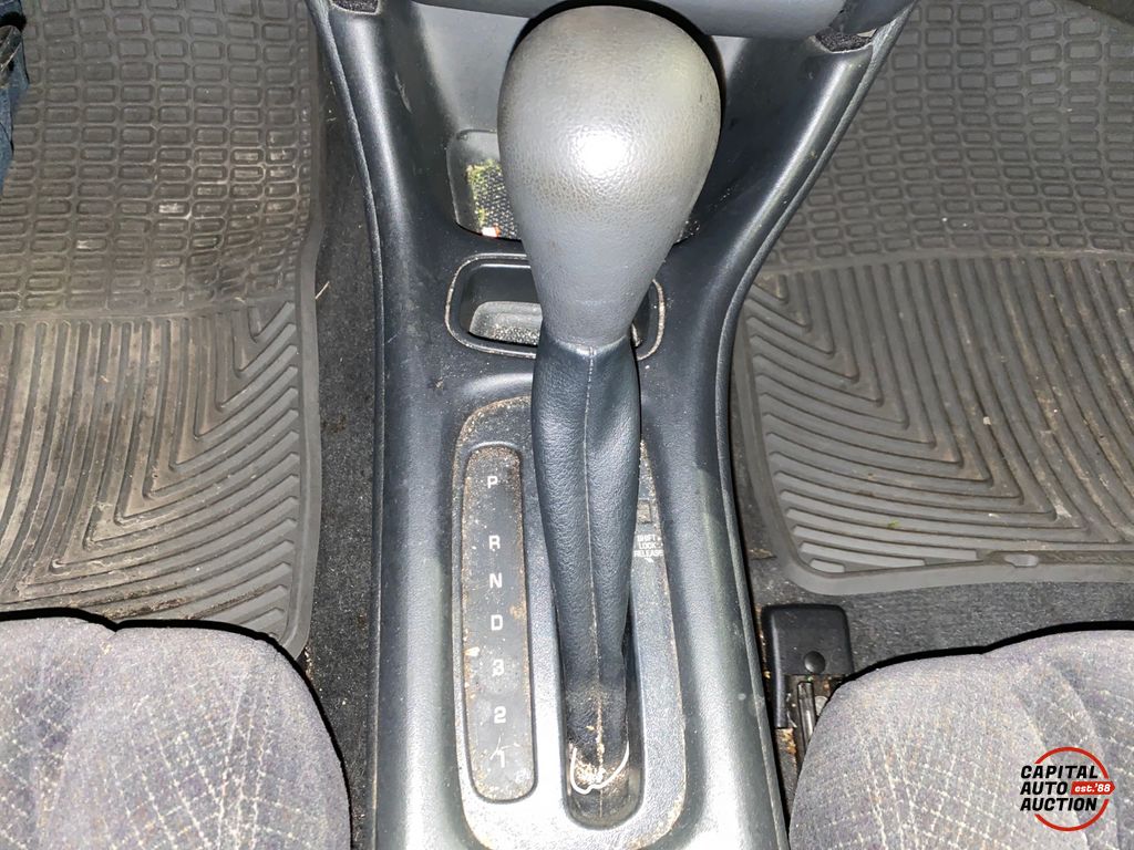 2002 Pontiac GRAND-PRIX 12