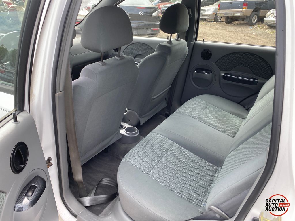 2004 Chevrolet Aveo 9