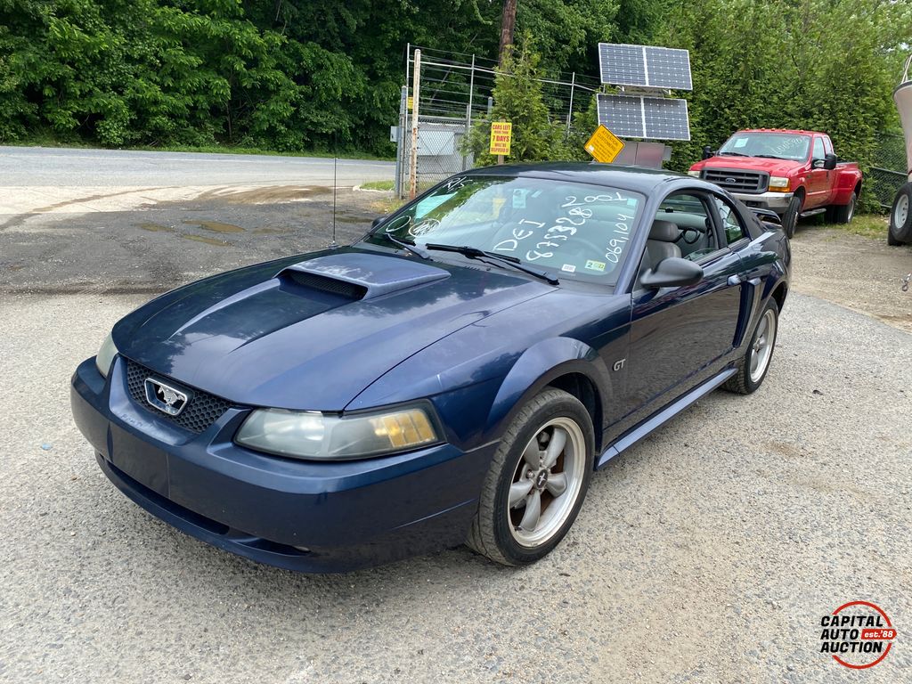2001 Ford Mustang 1