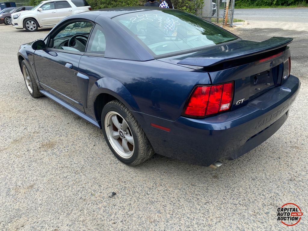 2001 Ford Mustang 2