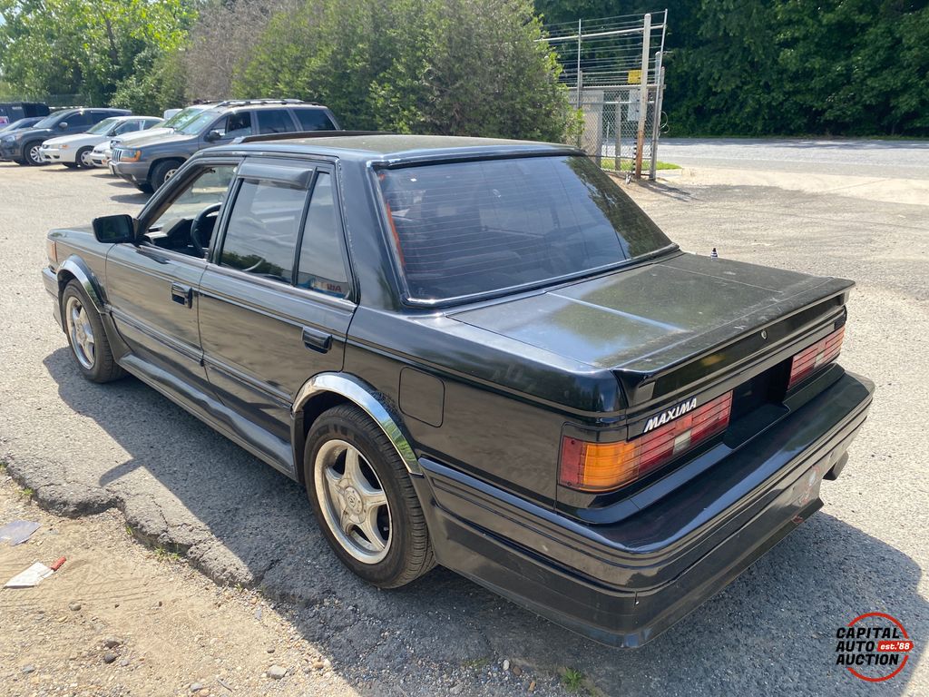 1988 NISSAN MAXIMA 2