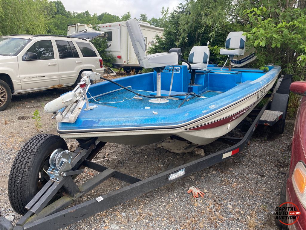 1976 RANGER 16' MOTOR BOAT WITH TRAILER 1