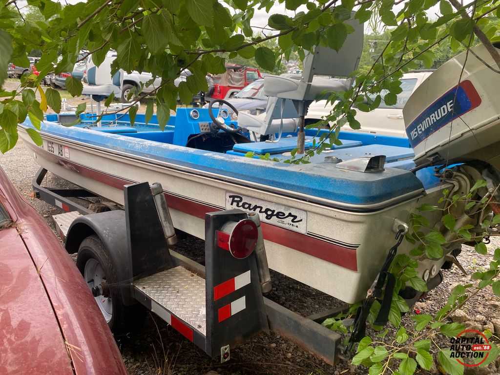 1976 RANGER 16' MOTOR BOAT WITH TRAILER 2