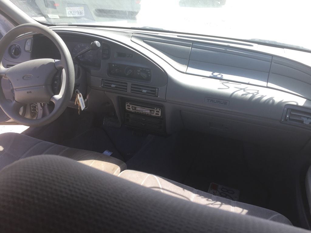 1995 Ford Taurus 11