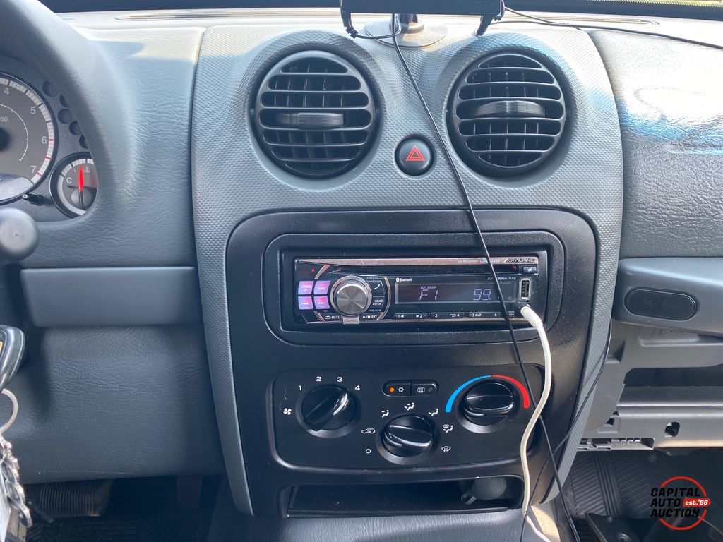 2007 JEEP Liberty 11