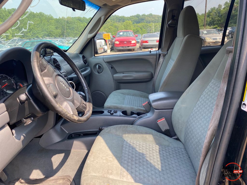 2007 JEEP Liberty 8