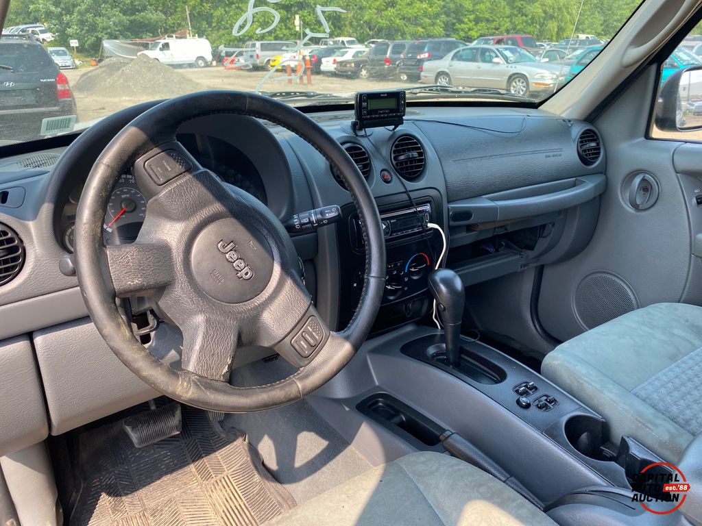 2007 JEEP Liberty 14
