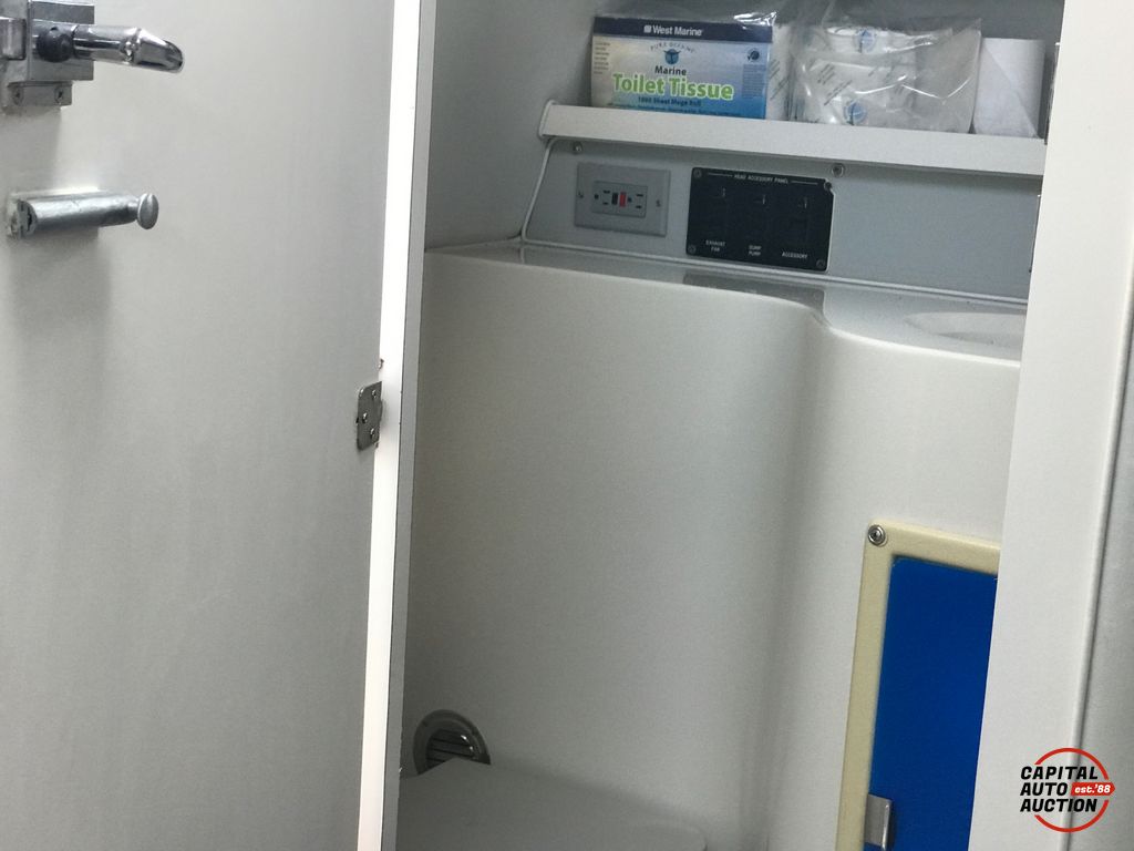 1990 WELLCRAFT 2600 COASTAL 17