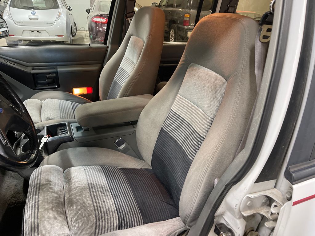 1992 Ford Explorer 8