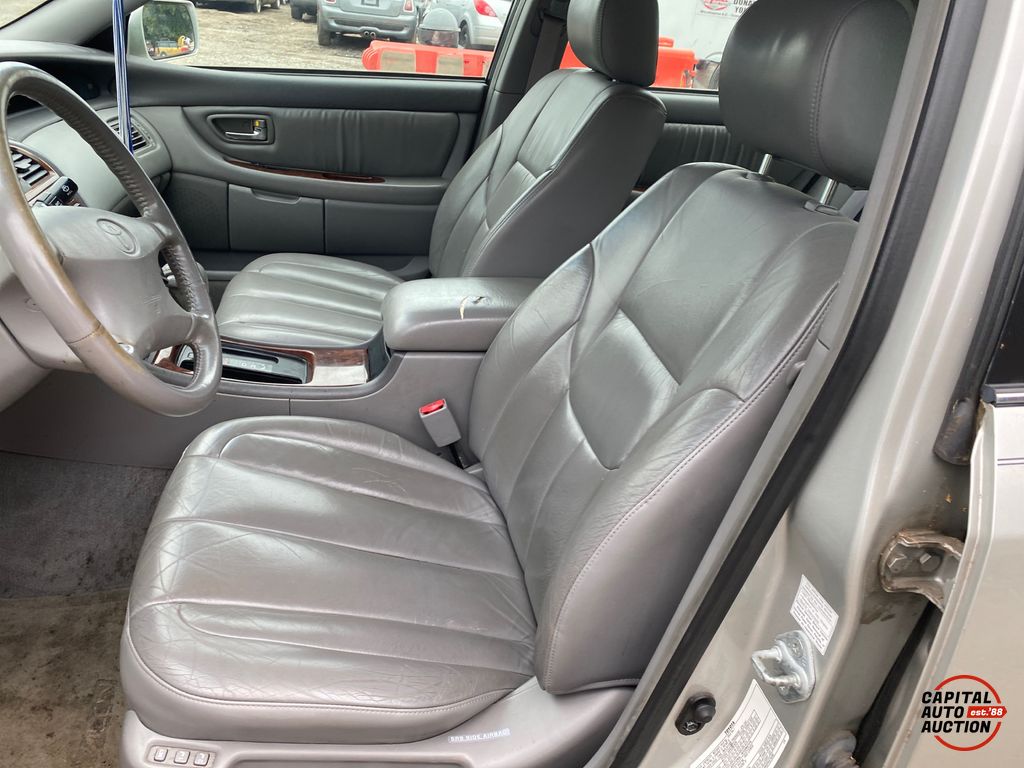2000 Toyota Avalon 8