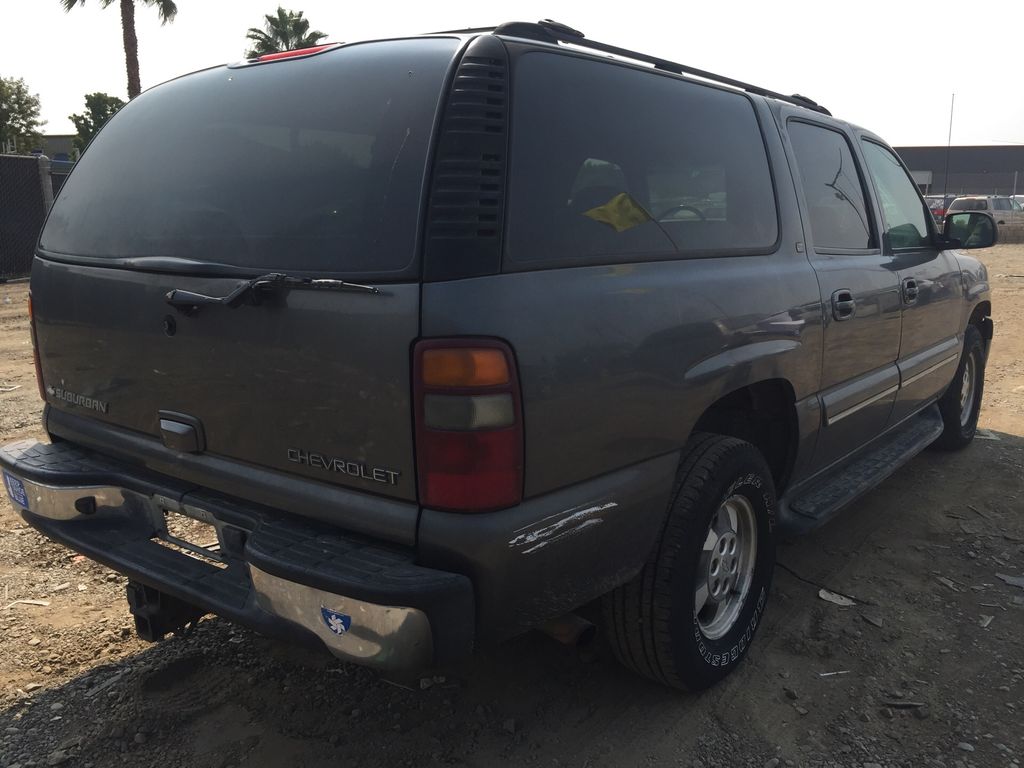 2002 Chevrolet Suburban 3