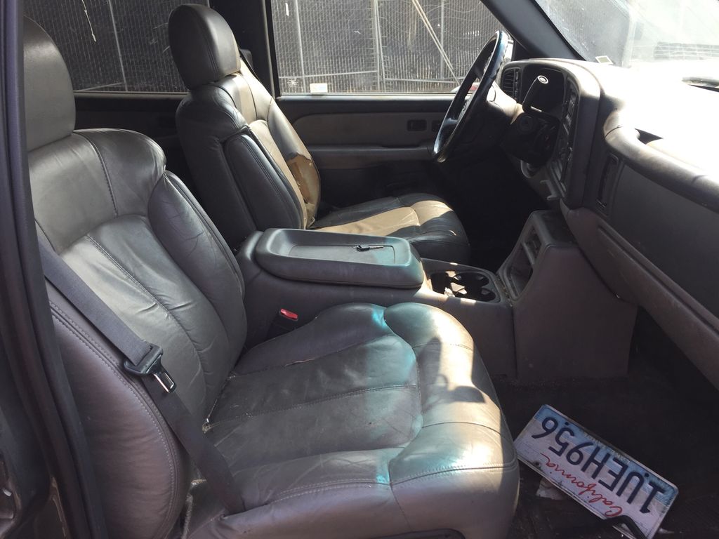 2002 Chevrolet Suburban 8