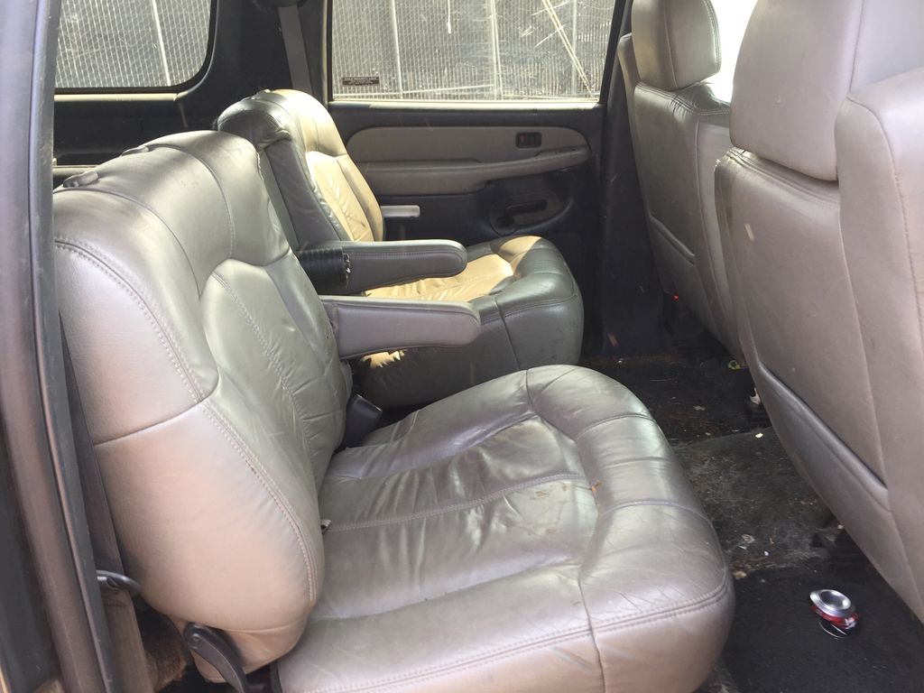 2002 Chevrolet Suburban 9