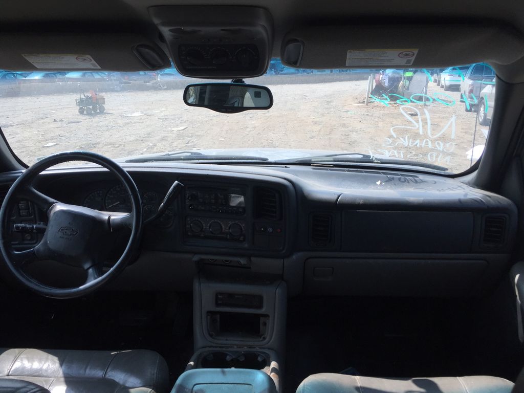 2002 Chevrolet Suburban 11