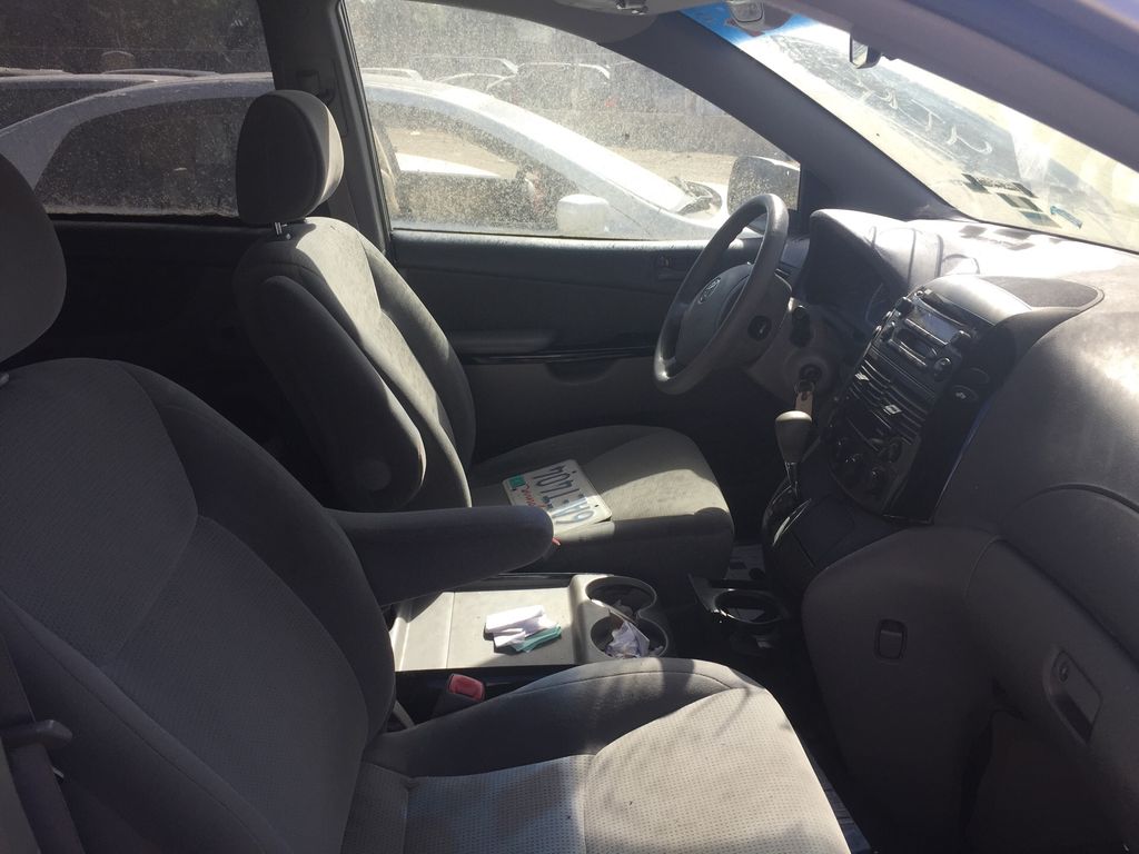 2005 Toyota Sienna 8