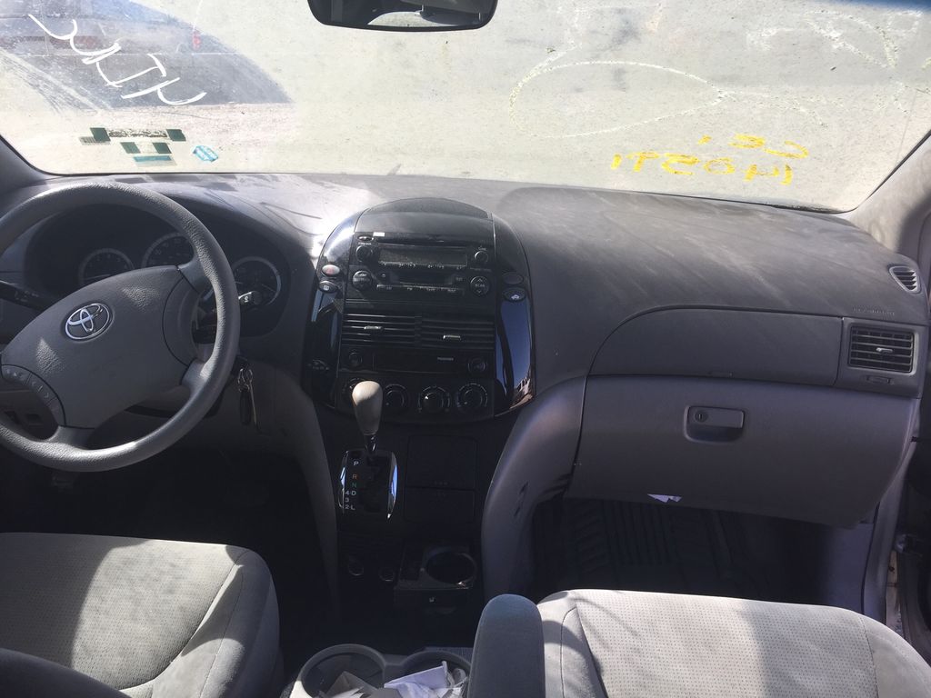 2005 Toyota Sienna 11