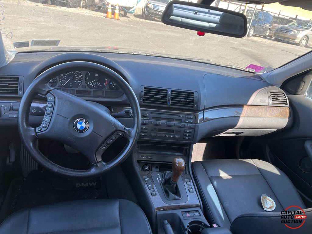2000 BMW 323I 11