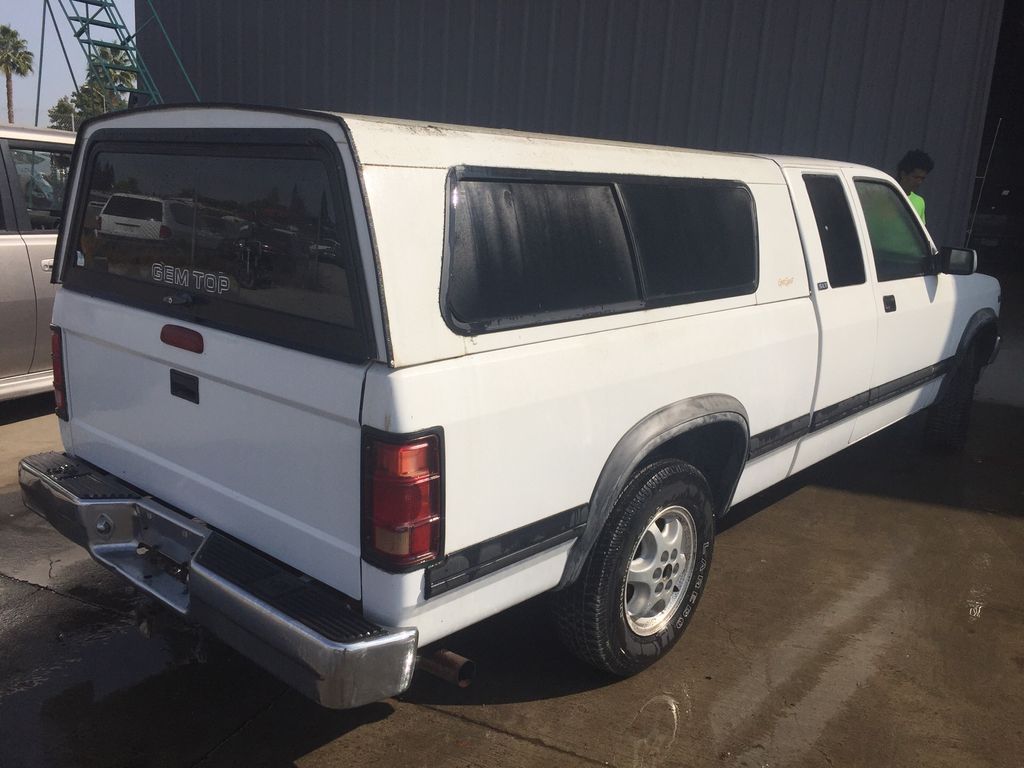 1995 Dodge Dakota 3