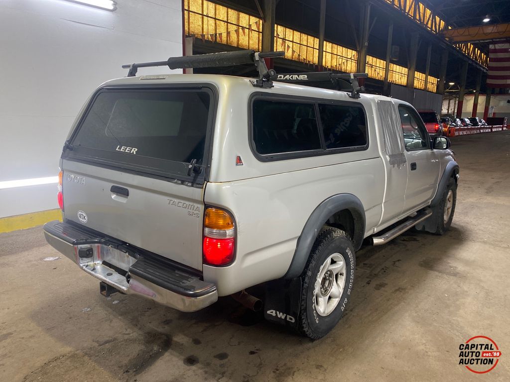 2003 Toyota Tacoma 3