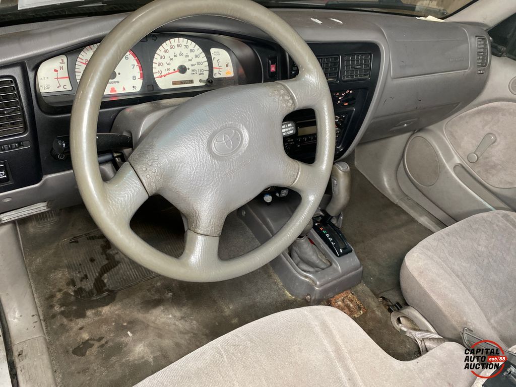 2003 Toyota Tacoma 11