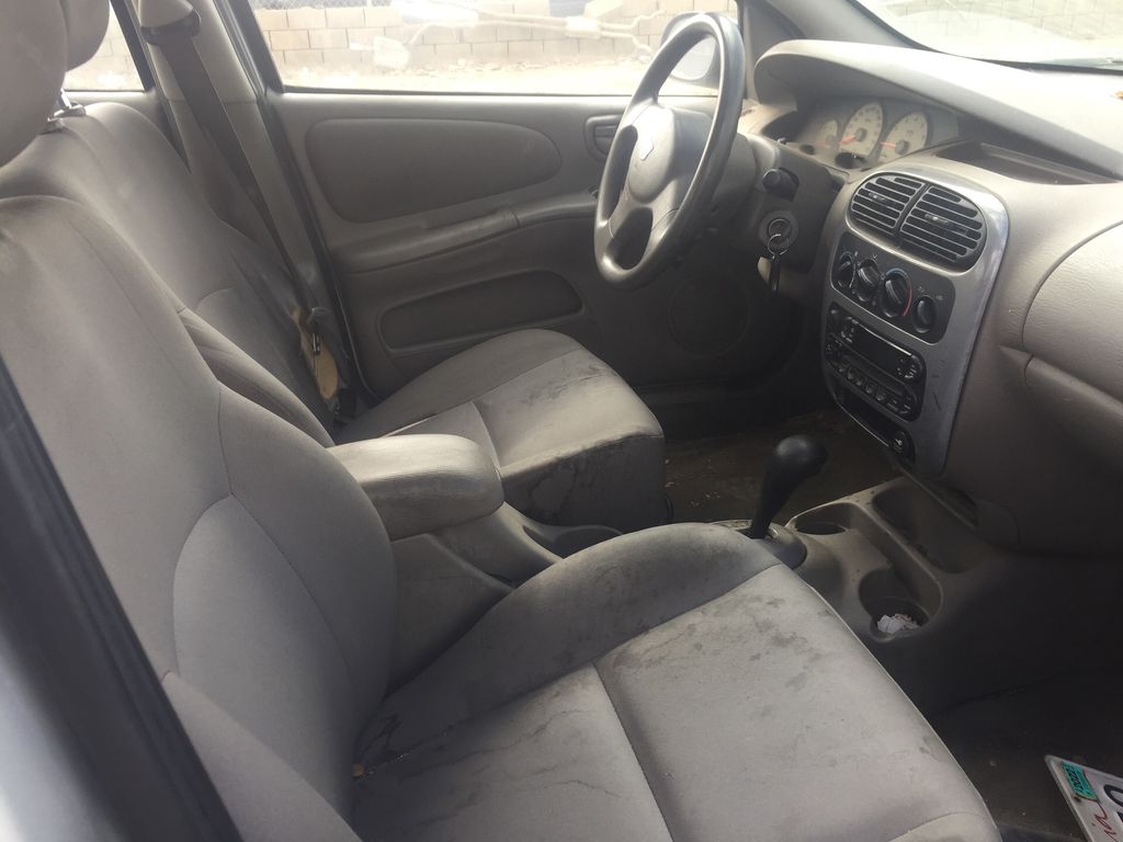 2003 Dodge Neon 8
