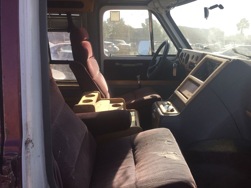 1990 Chevrolet Chevy Van Classic 8