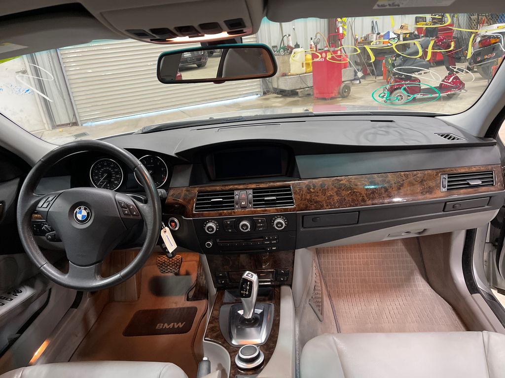 2008 BMW 5 Series 11