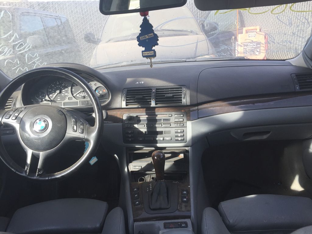 2003 BMW 3 Series 11