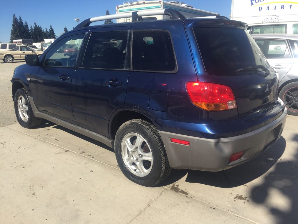 2003 Mitsubishi Outlander 2