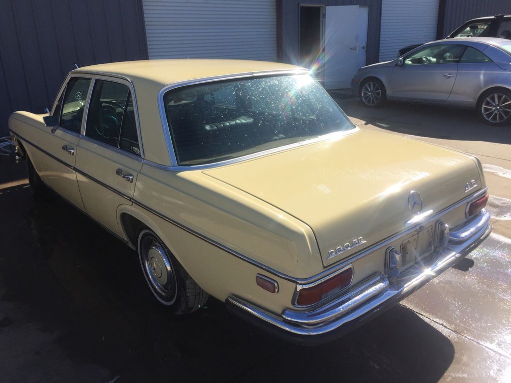 1973 Mercedes-Benz 280 2