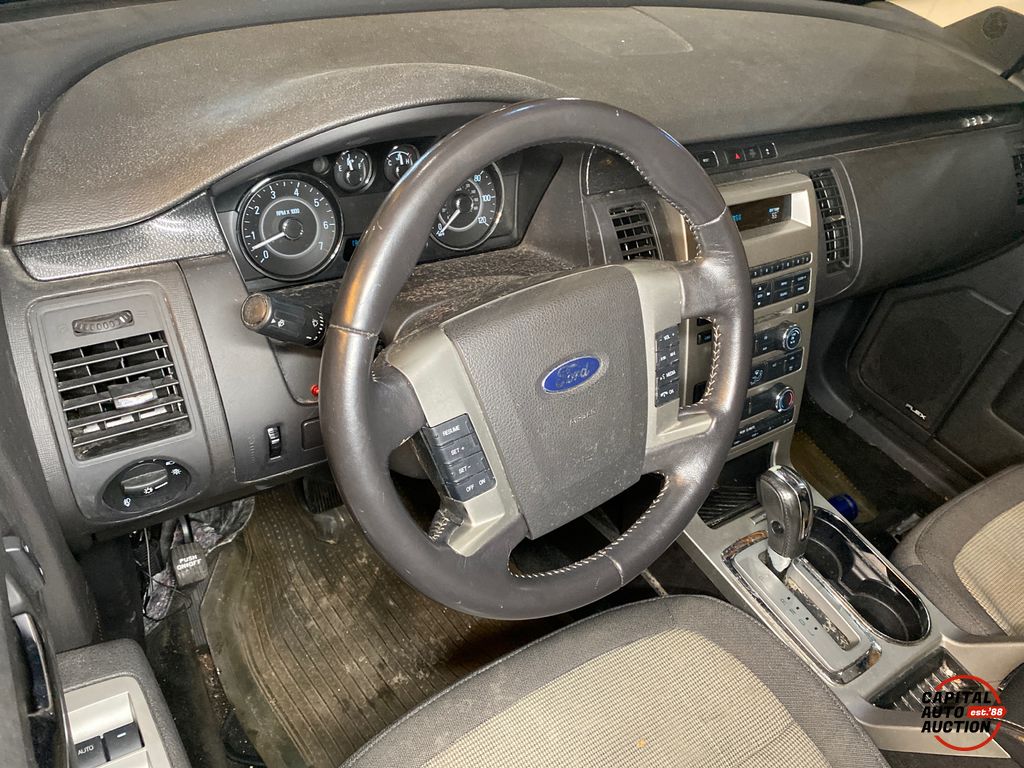 2010 Ford Flex 11