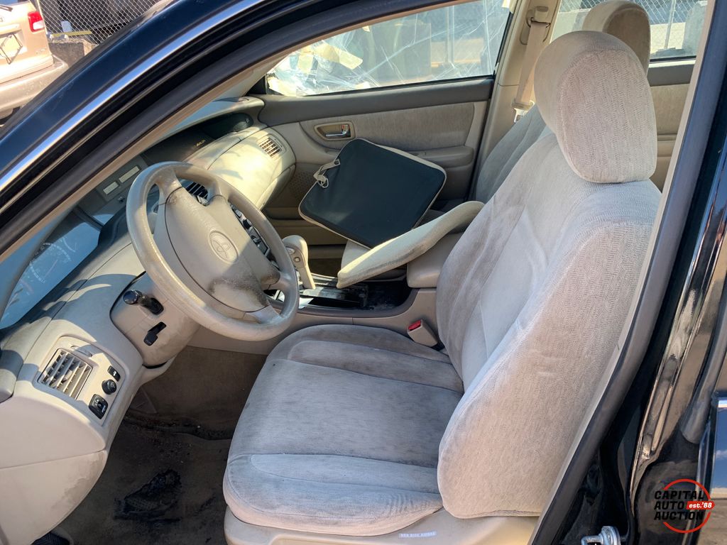 2000 Toyota Avalon 8