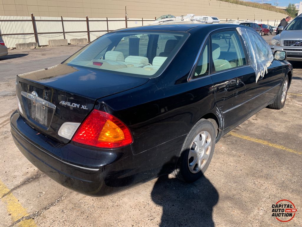 2000 Toyota Avalon 3