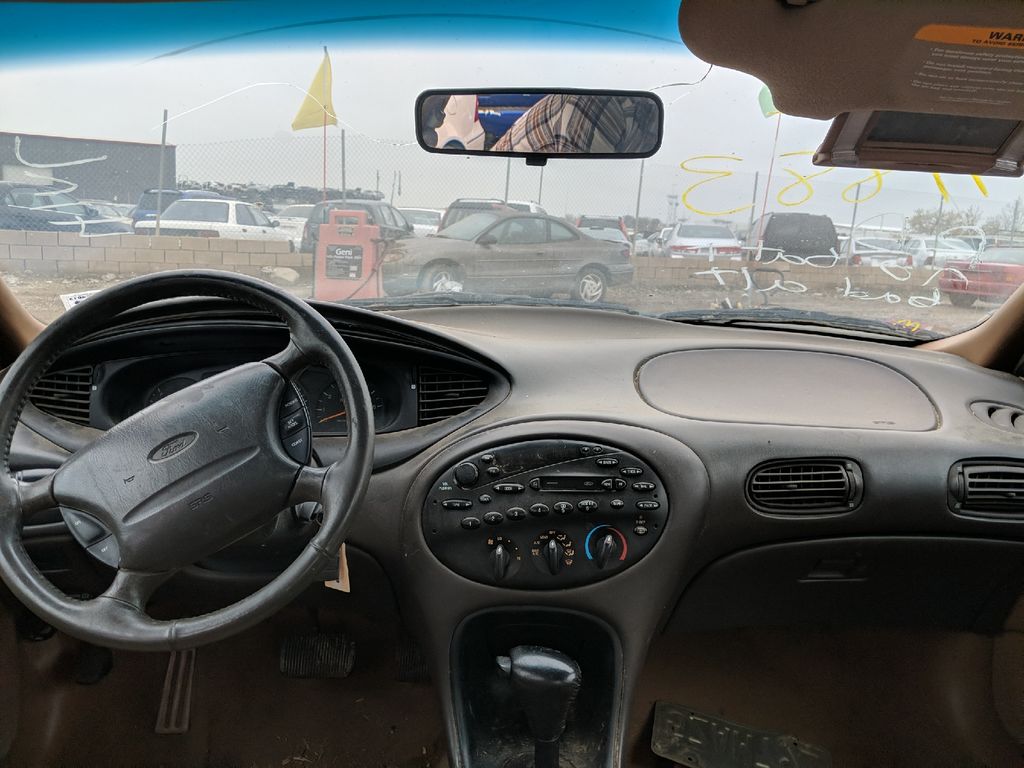 1996 Ford Taurus 11