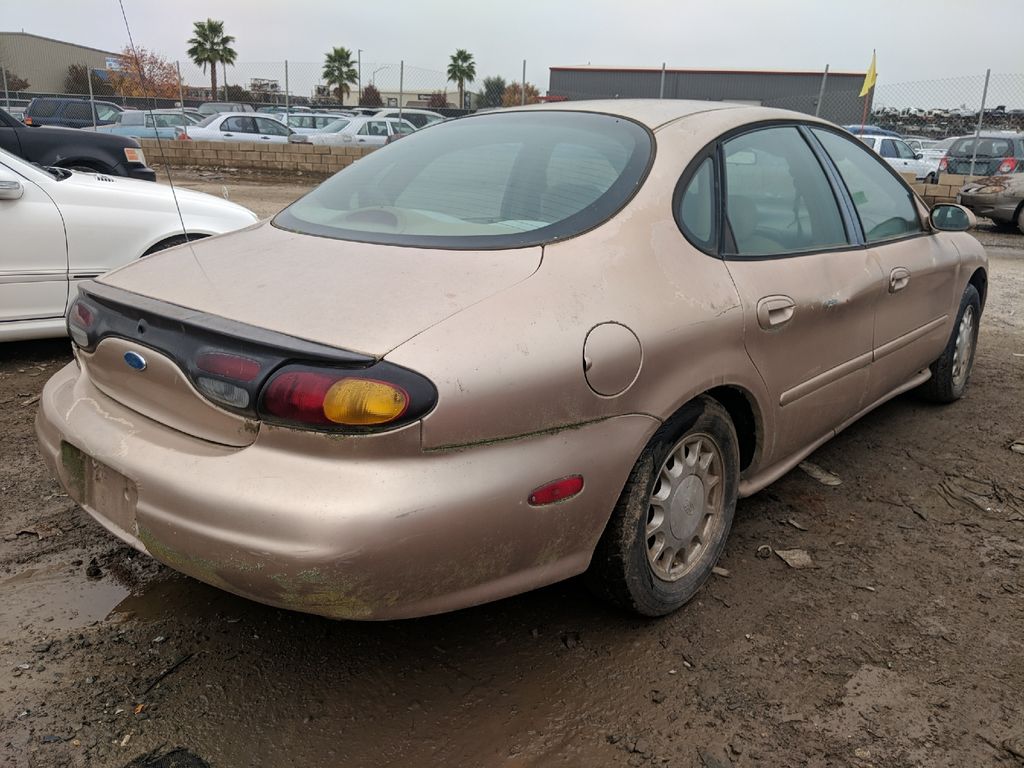 1996 Ford Taurus 3