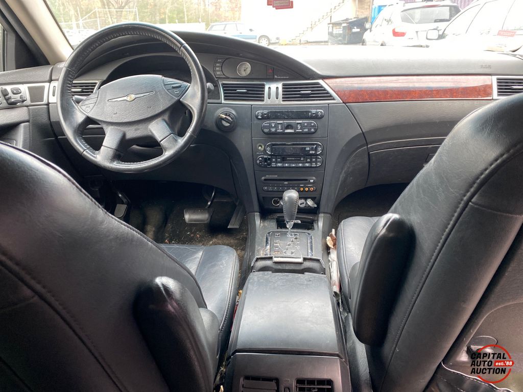 2005 Chrysler Pacifica 11