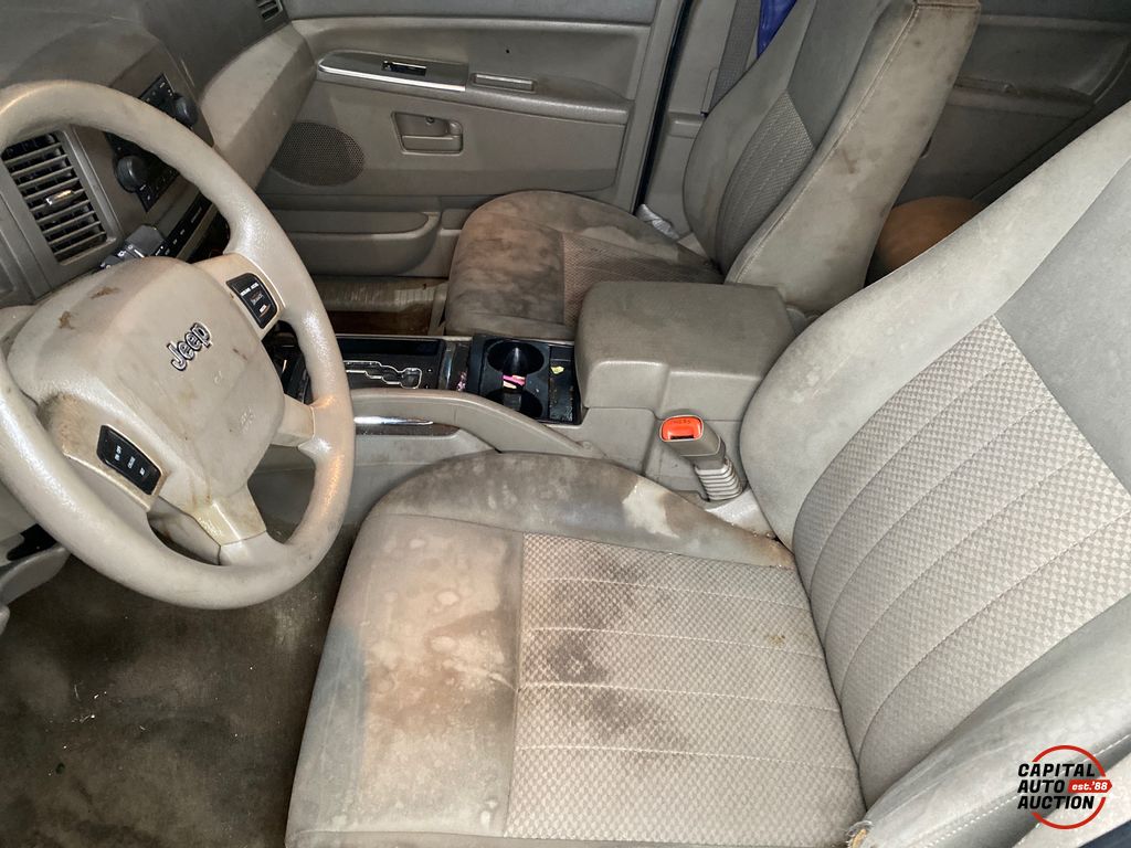 2005 JEEP GRAND CHEROKEE 8