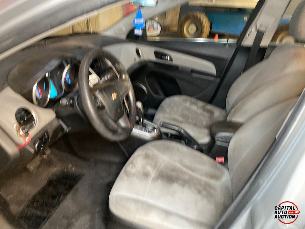 2011 Chevrolet Cruze 8