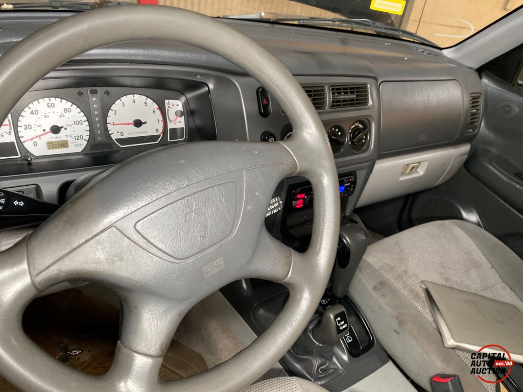 2002 Mitsubishi Montero Sport 11