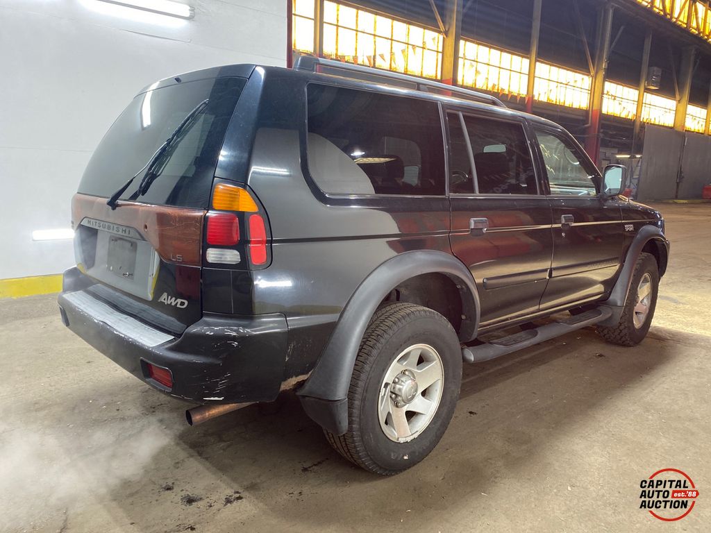 2002 Mitsubishi Montero Sport 3