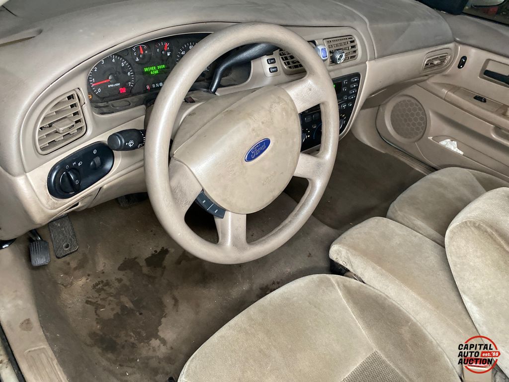 2004 Ford Taurus 11