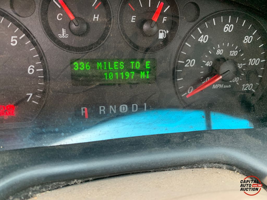 2004 Ford Taurus 4