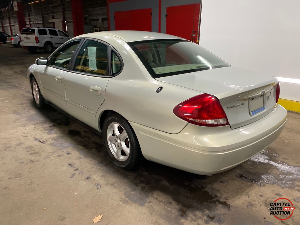 2004 Ford Taurus 2